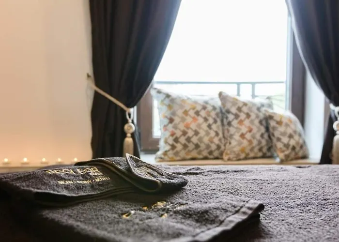 луксозен в резиденция лазурен бряг Burgasz