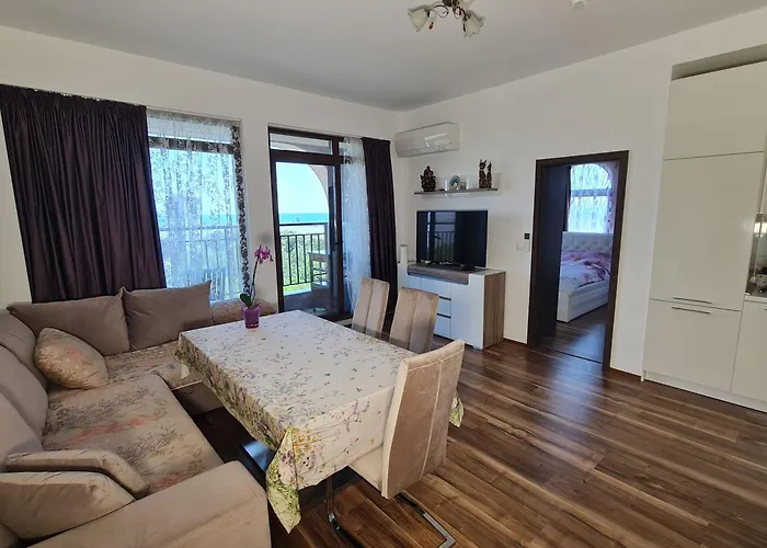 луксозен в резиденция лазурен бряг Burgas City