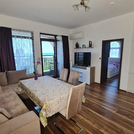 луксозен в резиденция лазурен бряг Burgas City